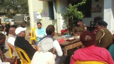 उदवंत नगर: पुलिस पदाधिकारियों ने उदवंतनगर थाने में शांति समिति को लेकर बैठक किया