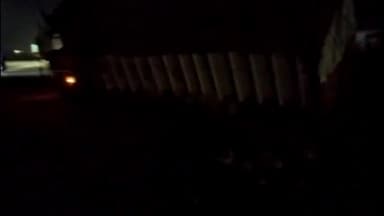 सिराथू: अनियंत्रित होकर एक ट्रक अटसराय में नेशनल हाईवे के गड्ढे में घुसी लोगों ने शुरू की निकालने की कवायद