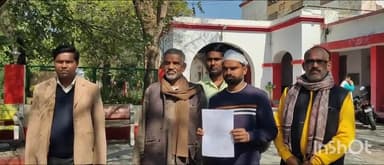 उरई: ग्राम छोंक के युवक ने कुछ लोगों पर लगाया कुल्हाड़ी से हमला कर घायल कर देने का आरोप; डीएम से की शिकायत