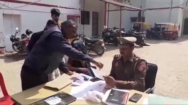 शिकोहाबाद: कोतवाली में समाधान दिवस का हुआ आयोजन, पुलिस और तहसील कर्मचारियों ने सुनी शिकायतें