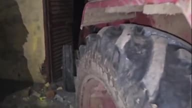 इकौना: इकौना वीरपुर मार्ग पर चौबे जोत के पास अनियंत्रित होकर ट्रैक्टर ट्राली दुकान में घुसा बाल बाल बच्चे लोग