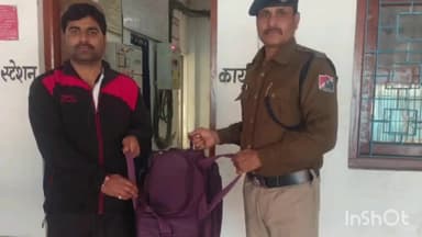 खगड़िया: सबदलपुर में रेलयात्री के छूटे बैग को यात्री को सौंपा गया