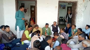 इटावा: सदर इलाके के कांग्रेस पार्टी कार्यालय पर लोकसभा चुनाव को लेकर बैठक की गई, दिए गए दिशा निर्देश। जिलाध्यक्ष रहे मौजूद