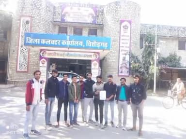 रावतभाटा: दूरसंचार सेवाओं से जूझ रहा जावदा निमड़ी क्षेत्र , कलेक्टर आलोक रंजन व सांसद प्रवक्ता रघु शर्मा को सौंपा ज्ञापन