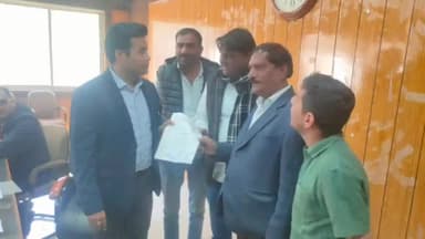 चित्तौड़गढ़: कलेक्ट्रेट पर सरपंच संघ राजस्थान के बैनर तले सरपंचों ने जिला कलेक्टर को सौंपा ज्ञापन,  रखी अपनी मांग