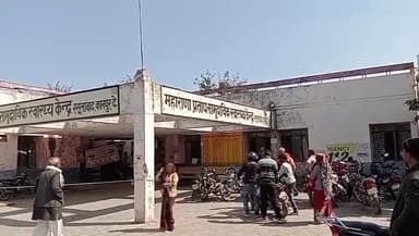 रसूलाबाद: मलखानपुर गांव के पास बाइक सवार अनियंत्रित होकर सड़क पर गिरकर हुआ घायल, राहगीरों की मदद से घायल को CHC में करवाया भर्ती