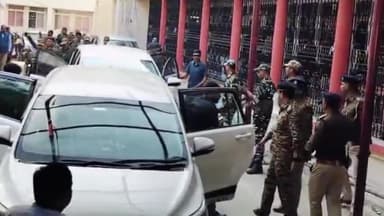 कांके: रांची स्थित ईडी कोर्ट में पूर्व मुख्यमंत्री हेमंत सोरेन को किया गया पेश, ईडी को फिर मिली तीन दिन की रिमांड