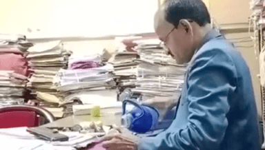 सिंगरौली: वन विभाग कार्यालय में शराब पीने वाले कर्मचारी को डीएफ़ओ ने क़िया निलंबित, गोरबी किया अटैच