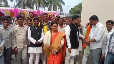 हमीरपुर: राठ कस्बा के शंकरधाम विवाह घर में विभिन्न राजनैतिक दलों से आए चार सौ लोगों ने ली भारतीय जनता पार्टी की सदस्यता