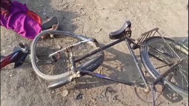 जमुनहा: बाबागंज मल्हीपुर मार्ग पर मल्हीपुर के पास साइकिल सवार को बाइक सवार ने मारी टक्कर सास -दामाद हुए घायल
