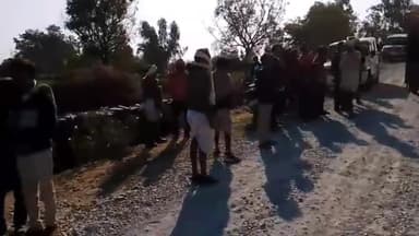 सलूम्बर: सलूम्बर सुरखंड मार्ग पर अधेड की बाइक हुई स्लिप, गंभीर अवस्था मे मिला बाईक सवार पुलिस पहुंची मोके पर नब्ज टटोलने पर हो मो