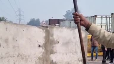 करनाल: किसान आंदोलन के मद्देनजर करण लेक के समीप हाईवे पर अर्धसैनिक बलों की टुकड़ियों की गई तैनात