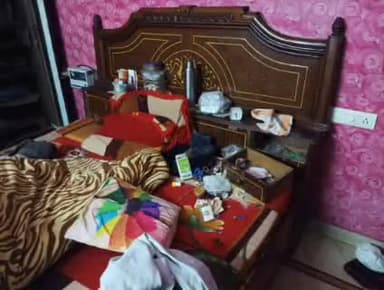 मुरादाबाद: मानसरोवर कॉलोनी में कपड़ा व्यापारी के घर में घुसे अज्ञात चोर जेवर समेत रखा कैश उड़ाया तीन लाख रुपए माल लेकर हुआ फरार