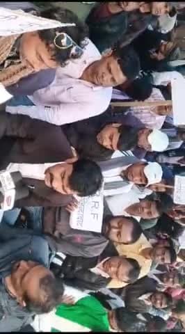 थाना चौक पर आज 13/2/24 को #विद्युतकर्मी भाइयों के साथ किए जा रहे छलावे के खिलाफ़ #धरना_प्रदर्शन में भाग लिया
#एस_एम_झा