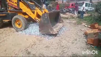 हरलाखी: खिरहर पुलिस ने चार कांड में जब्त की गयी 3006 बोतल नेपाली शराब को जेसीबी मशीन से किया बिनिष्टिकरण