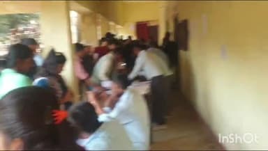 खगड़िया: माध्यमिक शिक्षा कार्यालय में एसटीईटी सर्टिफिकेट के लिए उमड़ी भीड़