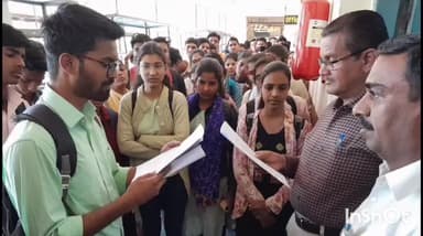 गुना नगर: तात्या टोपे विश्वविद्यालय का अलग कैंपस बनाने की मांग को लेकर AIDSO ने सीएम के नाम पीजी कॉलेज के प्राचार्य को दिया ज्ञापन