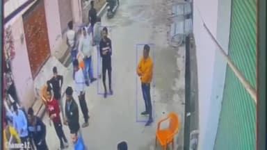 मैनपुरी: ज्योति तिराहे पर रास्ता बंद किए जाने का विरोध करने पर दबंगों ने की मारपीट, घटना सीसीटीवी कैमरे में हुई कैद।