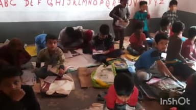 बेनीपट्टी: करहारा गांव के राजकीय प्राथमिक मकतब कन्या में महज दो कमरे में हो रहा पांच कक्षाओं का संचालन, गेट की नही थी कोई व्यवस्था