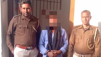 सोनपुर: सोनपुर मध निषेध पुलिस ने सबलपुर बंगाली दियरा क्षेत्र में छापामारी कर शराब को जप्त करते हुए एक युवक को किया गिरफ्तार