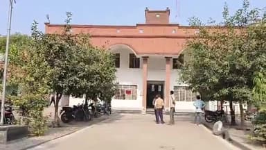 मौदहा: मौदहा कस्बे में शहरी आवास की दूसरी किश्त न मिलने से परेशान लाभार्थियों ने लगाई गुहार