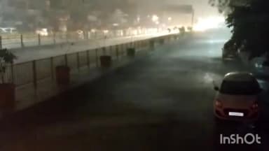 आगरा: आगरा में तेज बारिश के साथ हुई ओलावृष्टि,शहर से लेकर देहात तक मूसलाधार बारिश ने बढ़ाई सर्दी,मौसम विभाग ने जताई यह आशंका