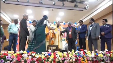 कहरा: प्रेक्षागृह में इग्नू का 37 वां दीक्षांत समारोह आयोजित,विशिष्ट अतिथि ने दीप प्रज्वलित कर समारोह का किया शुभारंभ