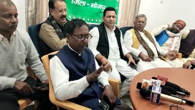 पूर्व उप-मुख्यमंत्री तेजस्वी यादव के भोजपुर दौरे पर स्वागत के लिए महागठबंधन की प्रेस वार्ता को संबोधित करते भाकपा माले पूर्व आरा विधानसभा प्रत्याशी क्यामुद्दीन अंसारी