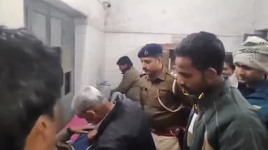 साहेबगंज: साहेबगंज नगर परिषद के नवल किशोर चौक बाईपास रोड में अज्ञात चार चक्का वाहन ने बाइक सवार और साइकिल सवार को मारी ठोकर।