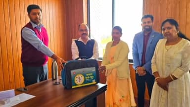 सलूम्बर: सलूम्बर - जिला कलेक्टर ने किया वात्सल्य डीजी किट वितरण कर वितरण व्यवस्था का शुभारंभ, उप स्वास्थ्य केन्द्रो पर गर्भवती