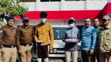 हरिद्वार: रानीपुर मोड़ स्थित मोबाइल की दुकान में चोरी करते हुए पकड़े गए दो युवक, चोरी के 17 मोबाइल हुए बरामद