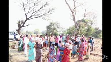 వికారాబాద్: నాగారం గ్రామంలో ఉపాధి హామీ కూలీల సమస్యలను అడిగి తెలుసుకున్న వికారాబాద్ జిల్లా బిఆర్ఎస్ పార్టీ అధ్యక్షులు ఆనంద్