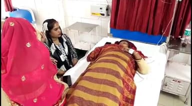 इटावा: यमुना तलहटी के पास दो बाइकों की हुई टक्कर, हादसे में प्रधान व उनकी पत्नी हुई घायल जिला अस्पताल में इलाज जारी ।