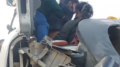 करनाल: कंबोपुरा के पास दो बड़े कंटेनर में हुई जबरदस्त टक्कर पुलिस ने एक कंटेनर मैं फंसे हुए ड्राइवर को सुरक्षित निकाला बाहर।