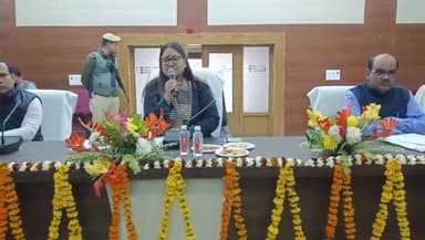 गोंडा: DM ने केंद्र व्यवस्थापकों के साथ परीक्षा को लेकर जिला पंचायत सभागार में किया बैठक, परीक्षा के दौरान लागू रहेगी धारा 144