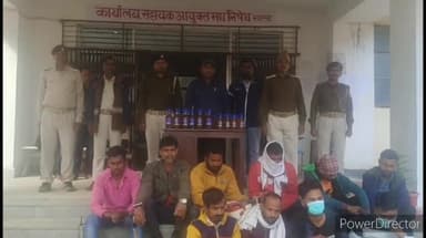 कहरा: उत्पाद पुलिस ने छापेमारी कर कार के साथ 1कारोबारी एवं9शराबीयों को किया गिरफ्तार, कोर्ट में पेशकर अग्रतर कार्रवाई में जुटी