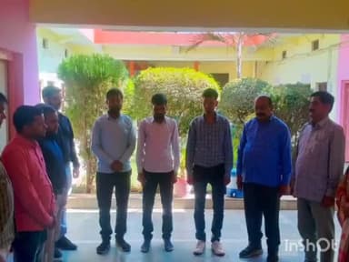 बल्देवगढ़: धार जिले के मनावर नगर परिषद में कार्यरत कर्मचारी की गोली मारकर हत्या की घटना पर बल्देवगढ़ नगर परिषद द्वारा की गई शोकसभा