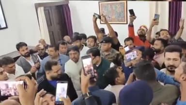 मोतिहारी: जिला अतिथि गृह मोतिहारी में नेता प्रतिपक्ष तेजस्वी प्रसाद यादव का राजद नेताओं ने किया भव्य स्वागत व अभिनंदन