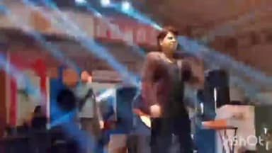 आगरा: ताजगंज स्थित शिल्पग्राम में आयोजित ताज महोत्सव में बॉलीवुड सिंगर अंकित तिवारी ने दी जोरदार प्रस्तुति,जमकर झूमे लोग