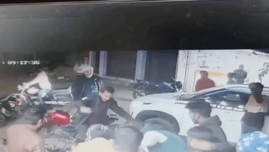 सिंगरौली: मोरवा में मोबाइल दुकान के सामने युवक के साथ की गयी जमकर मारपीट, वीडियो वायरल, थाने में दर्ज हुआ मामला