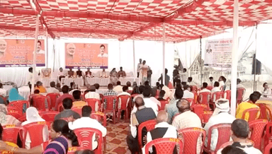 सिंगरौली: जैतपुर में विकसित भारत संकल्प यात्रा के दूसरे चरण में शासन की योजना के पात्र लाभार्थियो को सिगरौली विधायक द्वारा किया गया लाभ वितरण