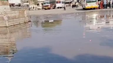 रामगढ़ शेखावटी: रामगढ़ शेखावाटी में नए बस स्टैंड पर जलभराव से यात्री व आम लोग हुए परेशान, शिकायत के बाद भी नहीं हुआ समाधान