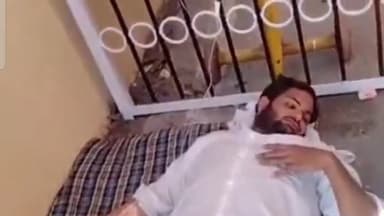 कानपुर: कानपुर विश्वविद्यालय के गेट पर मांगों के लिए प्रदर्शन कर रहे छात्रों की हालत बिगड़ी, डॉक्टर ने धरनास्थल पर ही किया इलाज