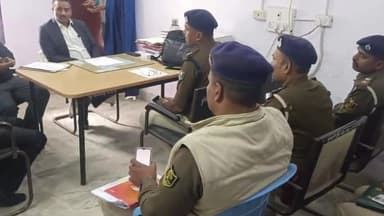 बेनीपट्टी: व्यवहार न्यायालय परिसर बेनीपट्टी में राष्ट्रीय लोक अदालत के आयोजन को लेकर ACJM ने थानाध्यक्षों के साथ की बैठक