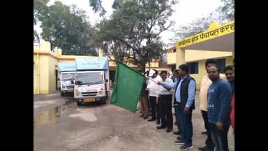 करहल: जल जीवन मिशन प्रचार वाहन को करहल खंड विकास अधिकारी नवनीत गौतम ने हरी झंडी दिखाकर किया रवाना