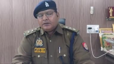 शामली: कैराना पुलिस व सर्विलांस सैल द्वारा 2 मादक पदार्थ तस्करों की गिरफ्तारी व बरामदगी के संबंध में जानकारी देते सीओ सिटी