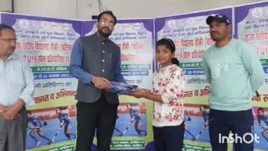 खगड़िया: चित्रगुप्त नगर मोहल्ला स्थित खेल भवन में  खिलाड़ियों के बीच बांटा गया पोशाक