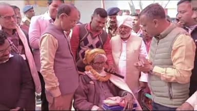 बरौली: बरौली में 229 लोगो के बीच राष्ट्रीय वायोश्री योजना के तहत कृत्रिम उपकरणों का किया गया वितरण।