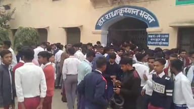 गोरखपुर: यूपी बोर्ड की परीक्षा आज से हुई शुरू, विभिन्न केंद्रों पर पहुंचे परीक्षार्थी