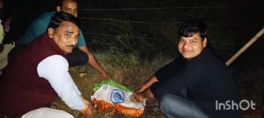 #एत्मादपुर:- गांव चावली में राष्ट्रीय पक्षी मोर की हुई मृत्यु,  ग्रामीणों ने सम्मान के साथ की अंतिम संस्कार